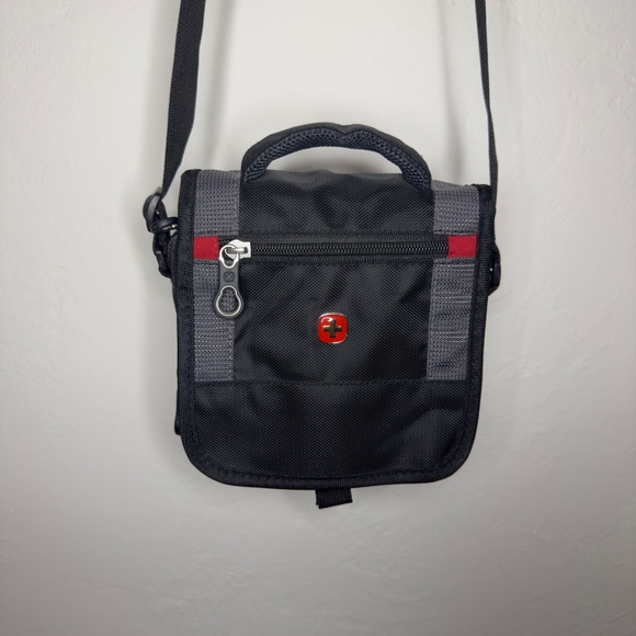 NWOT WENGER CROSSBODY NYLON UTILITY BAG - Picture 1 of 5